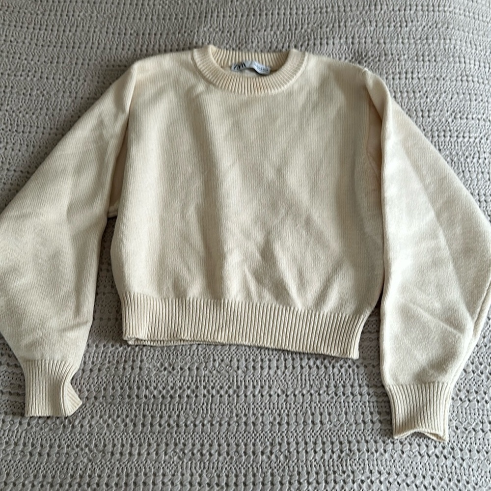 Zara Women’s Cream-Cropped Sweater Size USA Medium